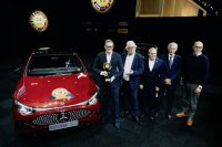 De Mercedes CLA won Auto van het Jaar en rijdt bijna 800 kilometer