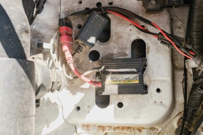 Dit is waarom je auto nu ineens niet meer start